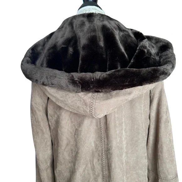 Utex Dark Brown Fur Coat - Picture 10 of 16